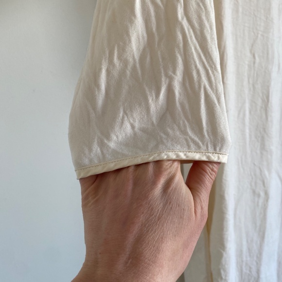 Christine Vancouver Silk Robe — Ivory (M, Late 80s–Early 90s) - Picture 3 of 10